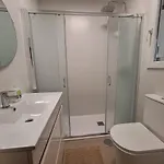 Дом отдыха Beautiful House With Big Jacuzzi And Sauna Фуэнхирола