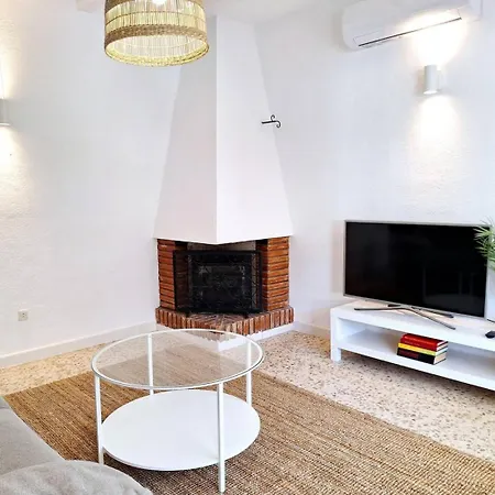 Beautiful House With Big Jacuzzi And Sauna