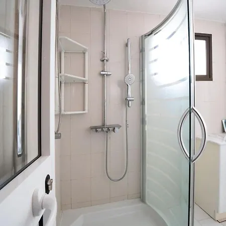 Beautiful House With Big Jacuzzi And Sauna Holiday home