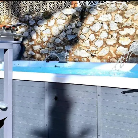 Beautiful House With Big Jacuzzi And Sauna Hébergement de vacances Fuengirola