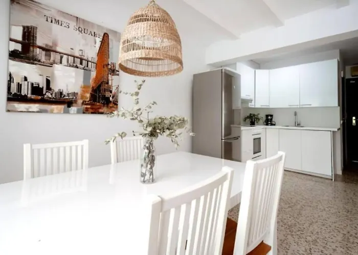 Beautiful House With Big Jacuzzi And Sauna בית נופש