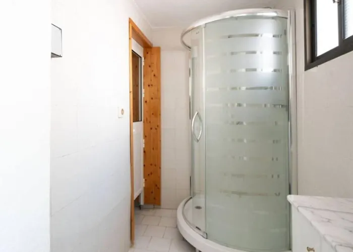 Beautiful House With Big Jacuzzi And Sauna בית נופש *