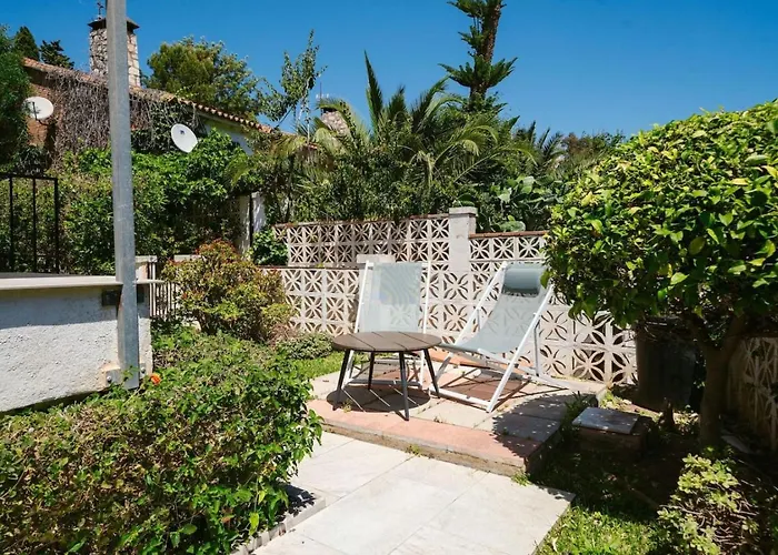 Beautiful House With Big Jacuzzi And Sauna בית נופש