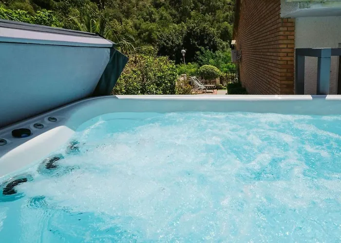 בית נופש Beautiful House With Big Jacuzzi And Sauna פואנגירולה