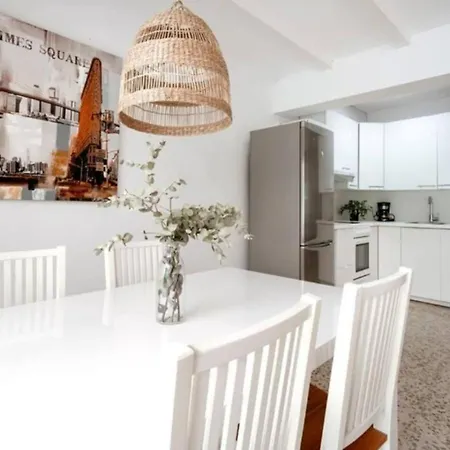 Beautiful House With Big Jacuzzi And Sauna Сasa de vacaciones