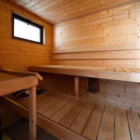 Beautiful House With Big Jacuzzi And Sauna Feriehus *
